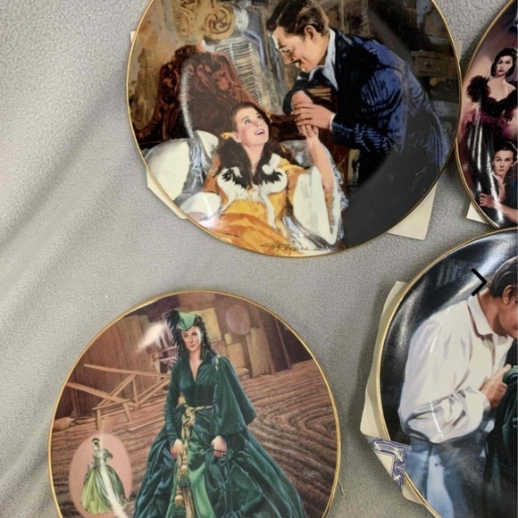 8 pieces Gone With The Wind Collector Plates & Figurines - Picture 5 of 5